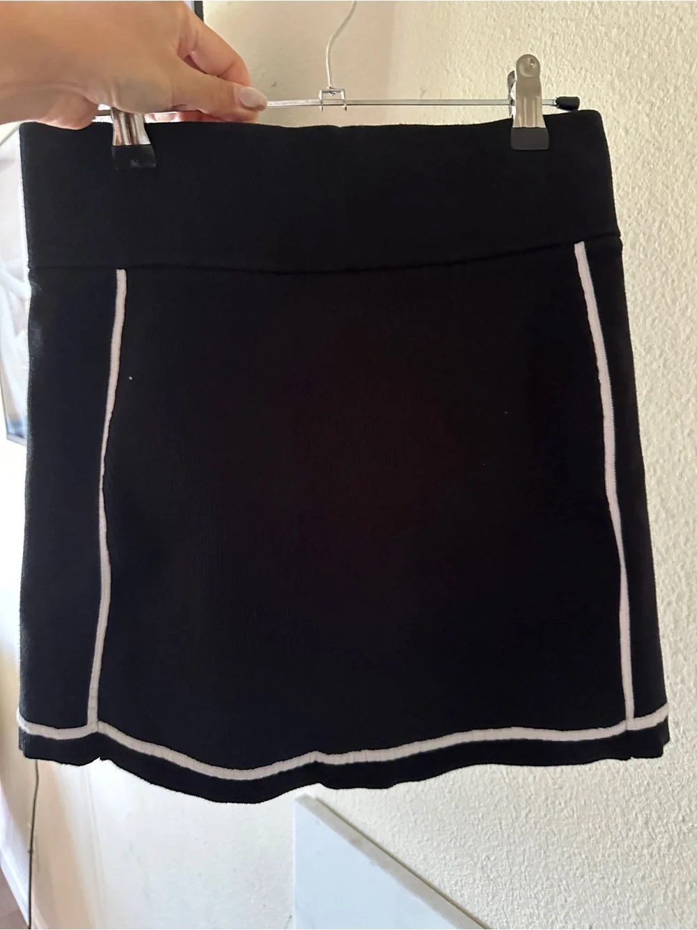 Alo yoga Ribbed Sweater Knit Highline Mini Skirt - Black/White size M